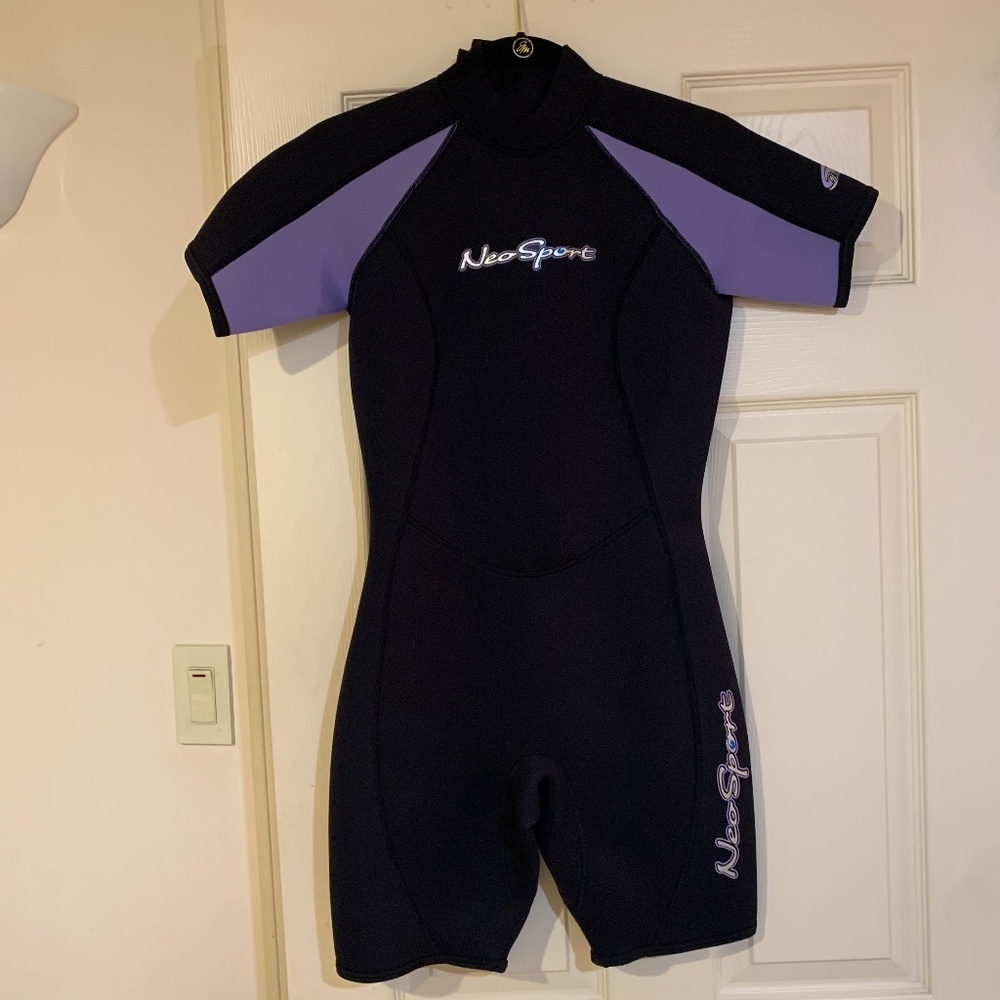 NeoSport Black/Purple Wet Suit sz 6